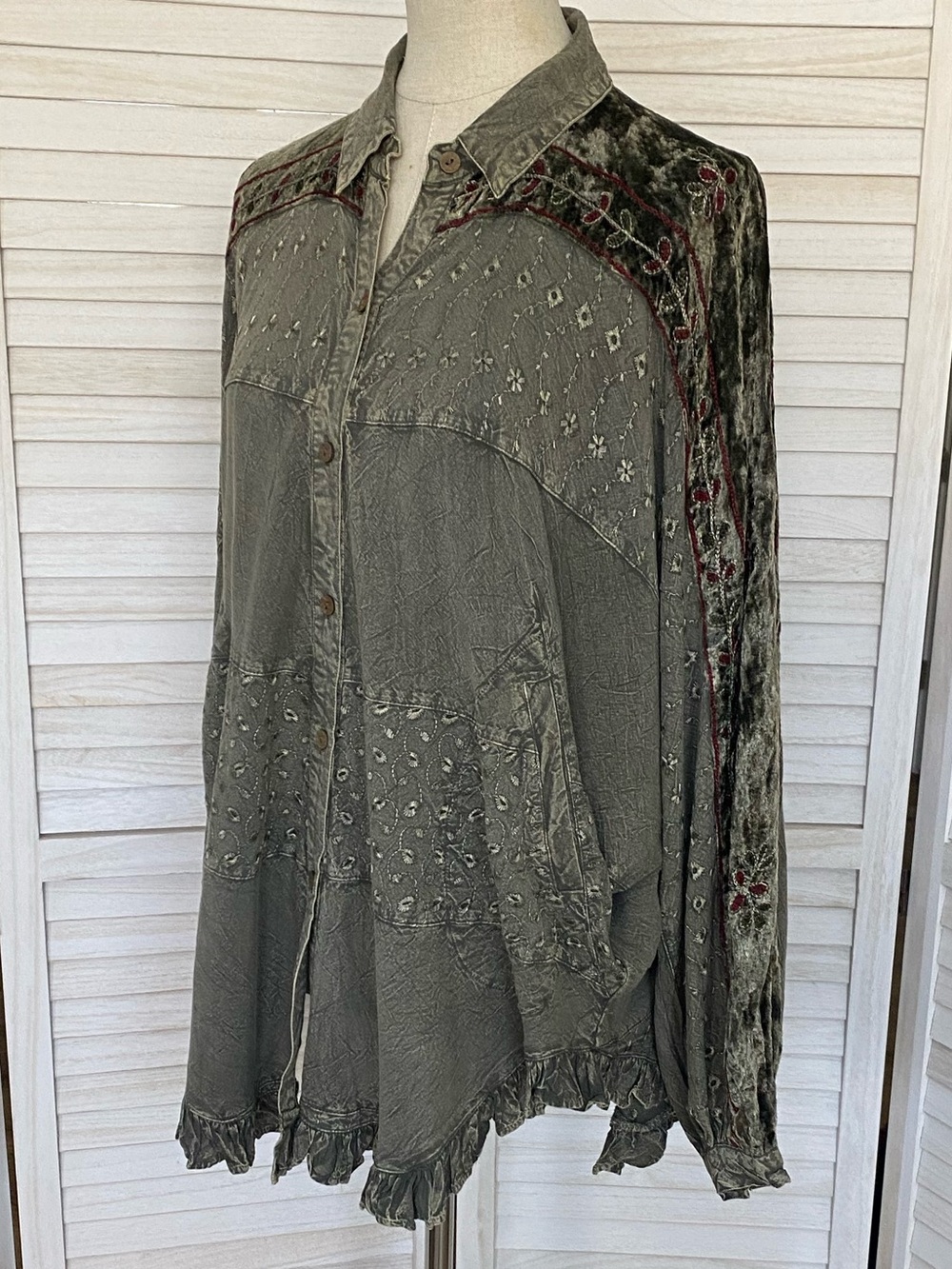 Young Threads Boho Velvet Embroidered Olive Green Button-Down Blouse SZ L NWT - Picture 10 of 15